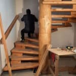 Baumstammtreppe Motage Handlauf Christian Egger M-B-S Modul-Bau