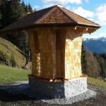 Holz Kapelle Rückseite Christian Egger M-B-S Modul-Bau