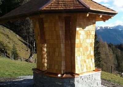 Holz Kapelle Rückseite Christian Egger M-B-S Modul-Bau