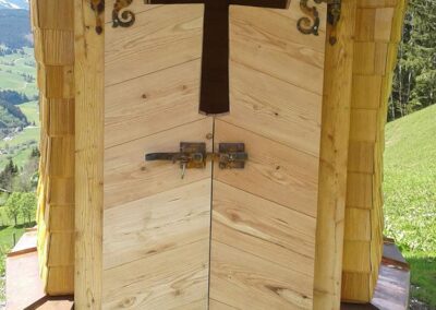 Holz Kapelle Türe Christian Egger M-B-S Modul-Bau