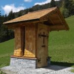 Holz Kapelle Vorplatz Christian Egger M-B-S Modul-Bau