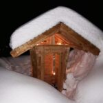 Holz Kapelle Winter-Nacht Christian Egger M-B-S Modul-Bau