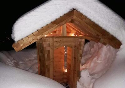Holz Kapelle Winter-Nacht Christian Egger M-B-S Modul-Bau