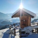 Holzkapelle mit Sonne am Horizont Christian Egger MBS Modulbau